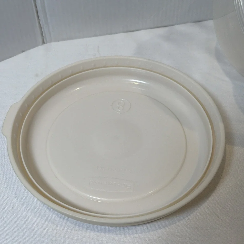 Rubbermaid 6 Cup Round #8  Food Storage Container Bowl W/ Lid #0022